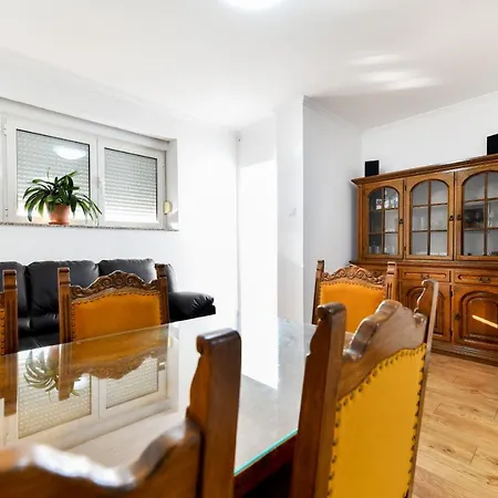 Nightbird Apartment