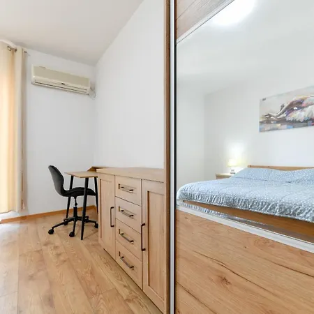 Apartment Nightbird